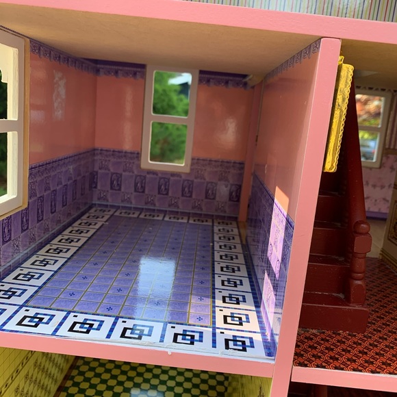 A Fancy Doll House - Picture 6 of 8